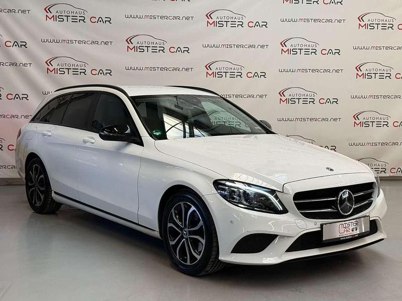 Gebraucht Mercedes C220 Night 194 PS (142 kW) 2020 Polarweiss Kombi