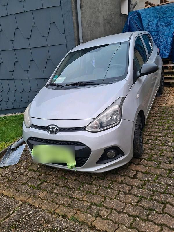 Silber Gebraucht 2016 Hyundai i10 Kleinwagen | 2.750 € (Etwas zu teuer) - Bild 1/4
