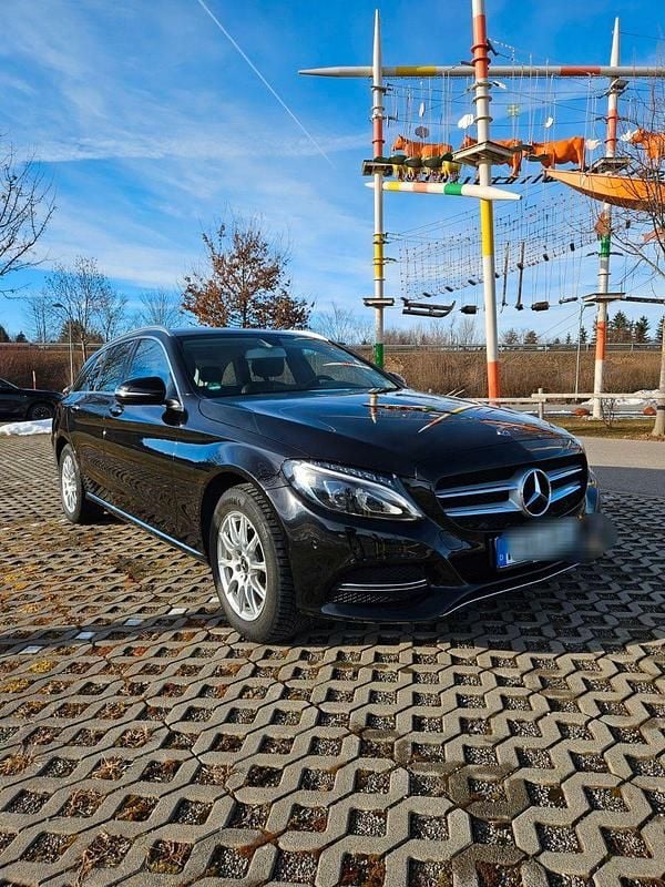 Schwarz Gebraucht 2017 Mercedes C180 Kombi | 12.000 € (Guter Preis) - Bild 1/4