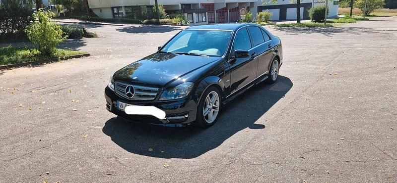 Schwarz Gebraucht 2012 Mercedes C200 Avantgarde Limousine | 14.500 € (Fairer Preis) - Bild 1/4