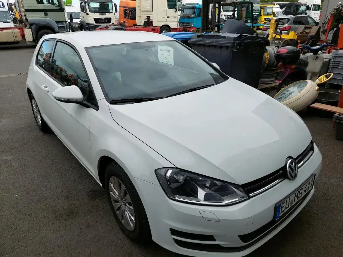 Gebraucht VW Golf VII Comfortline 86 PS (63 kW) 2015 Weiß Limousine