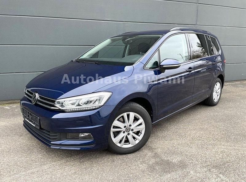 Atlantik blue metallic Gebraucht 2023 VW Touran Comfortline Van / Kleinbus | 33.400 € (Etwas zu teuer) - Bild 1/4