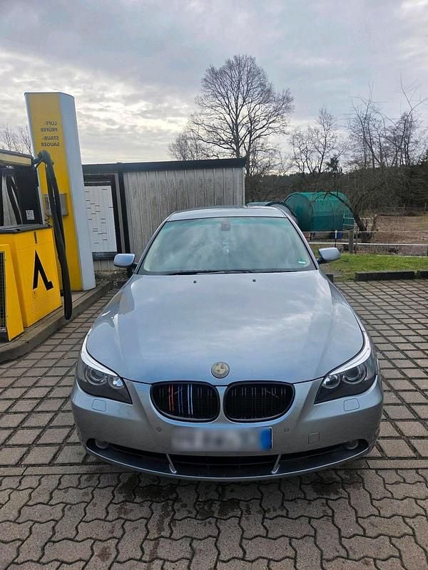 Gebraucht BMW 530 218 PS (160 kW) 2005 Silber Limousine