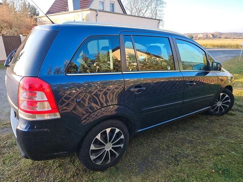 Blau Gebraucht 2012 Opel Zafira Family Van / Kleinbus | 5.300 € (Fairer Preis) - Bild 1/4