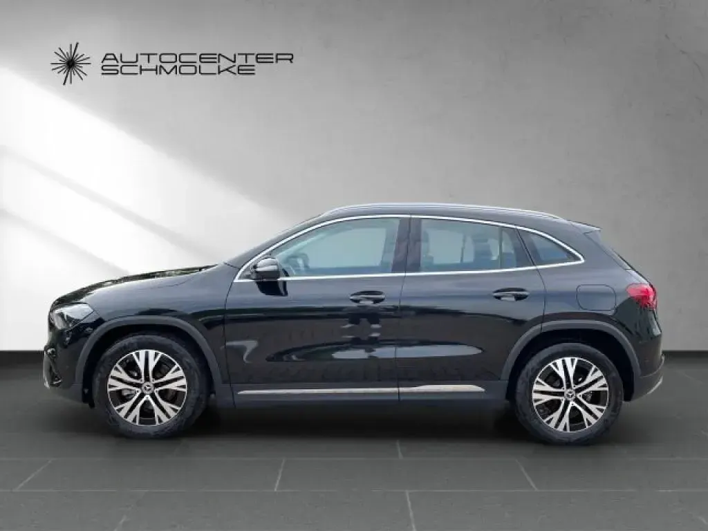 Gebraucht Mercedes GLA180 Advanced 136 PS (100 kW) 2025 lack kosmosschwarz (metallic) SUV