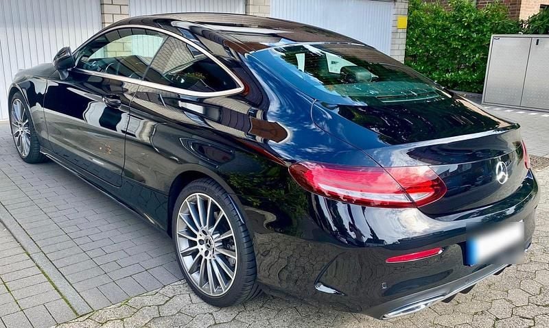 Gebraucht Mercedes C300 245 PS (180 kW) 2019 Schwarz Coupé