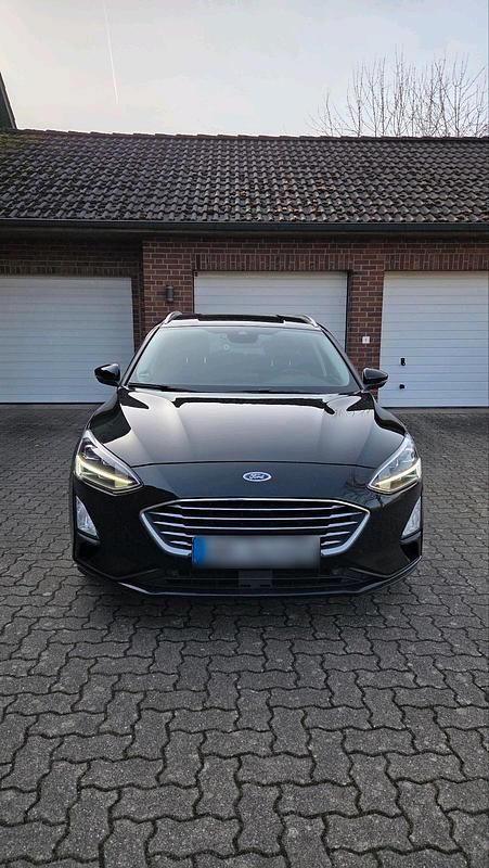 Gebraucht Ford Focus 120 PS (88 kW) 2018 Schwarz Kombi