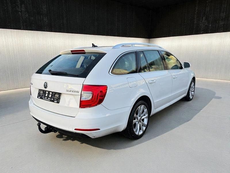 Gebraucht Skoda Superb 140 PS (102 kW) 2015 Weiß Limousine