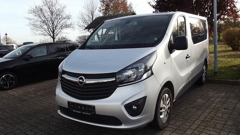 Gebraucht Opel Vivaro 145 PS (106 kW) 2018 Platinum/aluminium silber/silv Van / Kleinbus