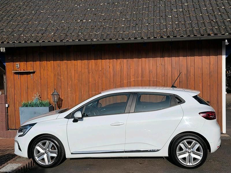 Gebraucht Renault Clio V 72 PS (52 kW) 2020 Weiß Kleinwagen