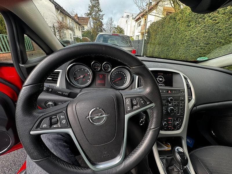 Gebraucht Opel Astra GTC Innovation 179 PS (131 kW) 2012 Rot Limousine