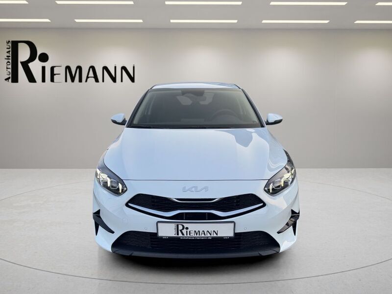 Gebraucht Kia Ceed Style 101 PS (74 kW) 2025 Weiß Kleinwagen