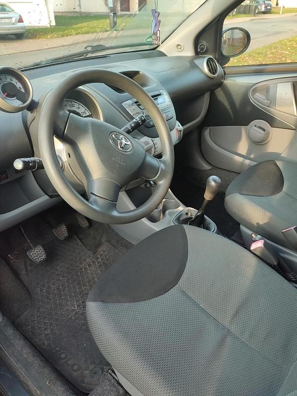 Gebraucht Toyota Aygo 68 PS (50 kW) 2006 Grau Kleinwagen