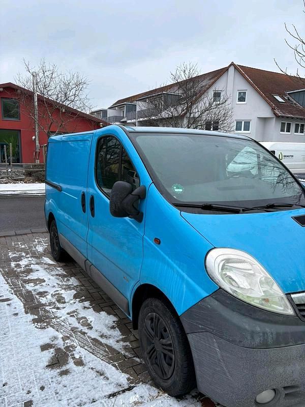 Blau Gebraucht 2010 Opel Vivaro Van / Kleinbus | 3.799 € (Guter Preis) - Bild 1/4