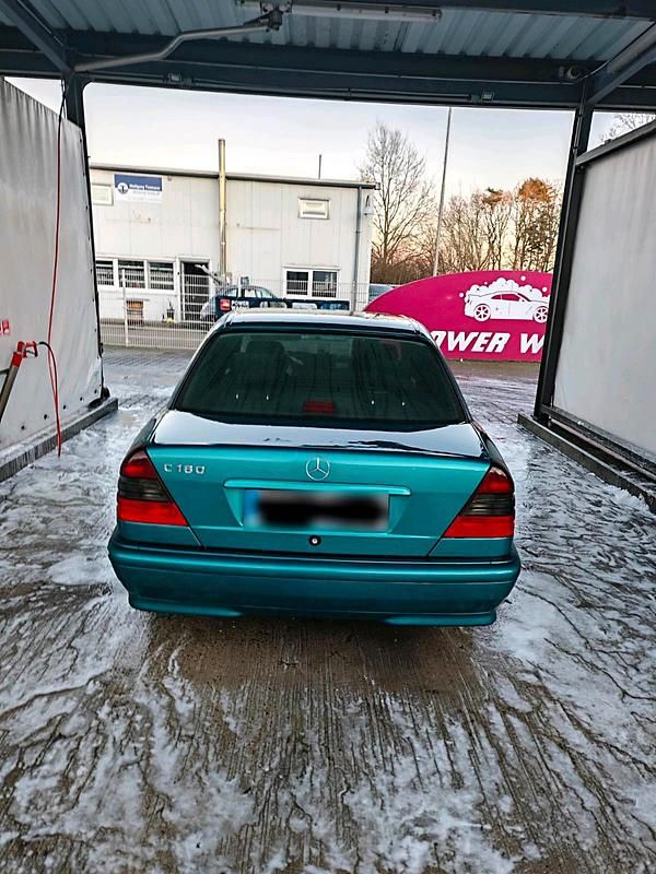 Gebraucht Mercedes C180 122 PS (89 kW) 1997 Andere farben Limousine