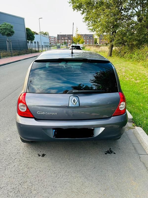 Gebraucht Renault Clio II 58 PS (42 kW) 2009 Grau Kleinwagen