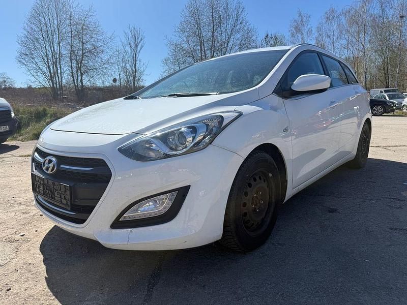 Gebraucht Hyundai i30 Style 110 PS (80 kW) 2016 Weiß Kombi