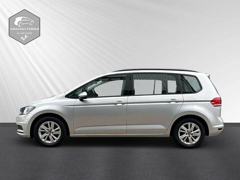 Gebraucht VW Touran 122 PS (89 kW) 2023 Silber Van / Kleinbus