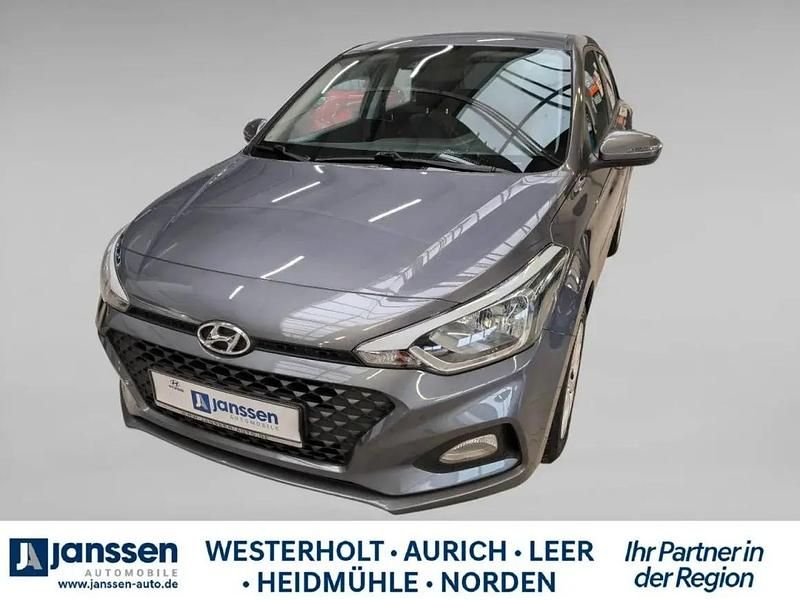 Gebraucht Hyundai i20 Select 100 PS (73 kW) 2020 Star dust Kleinwagen