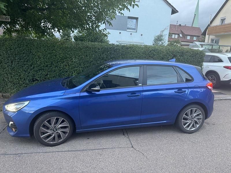 Blau Gebraucht 2018 Hyundai i30 Passion Plus Kombi | 15.000 € (Fairer Preis) - Bild 1/4