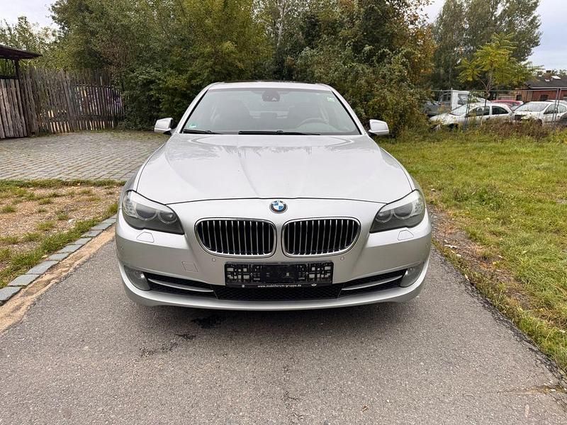 Silber Gebraucht 2010 BMW 523 Shadowline Limousine | 5.999 € (Fairer Preis) - Bild 1/4
