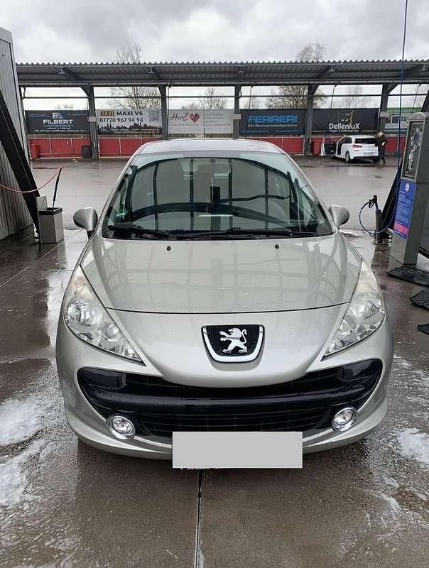 Gebraucht Peugeot 207 95 PS (69 kW) 2008 Silber Kleinwagen