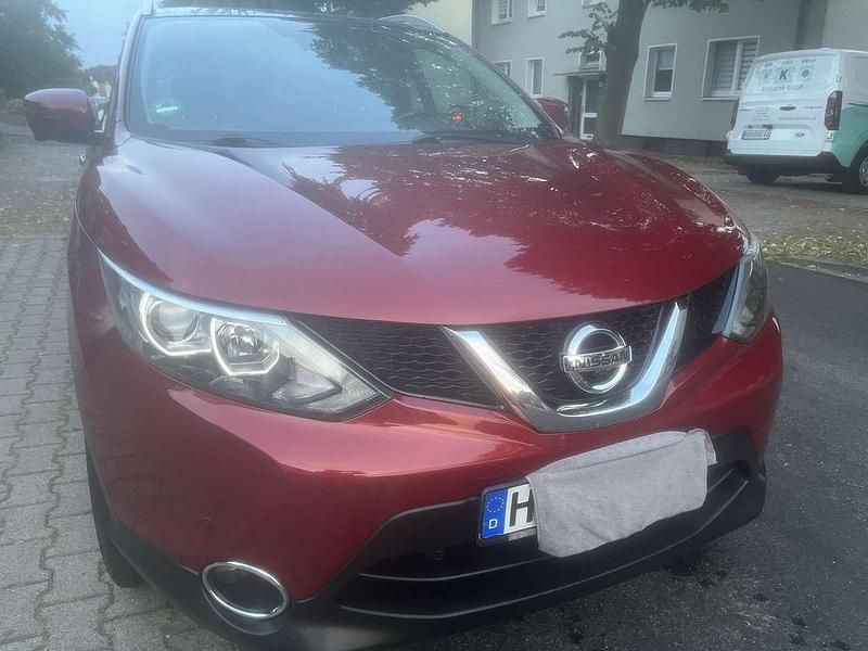 Rot Gebraucht 2017 Nissan Qashqai N-Connecta SUV | 12.500 € (Guter Preis) - Bild 1/4