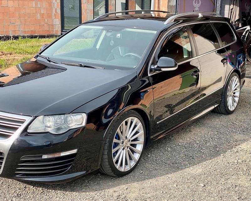 Schwarz Gebraucht 2010 VW Passat R Kombi | 13.999 € - Bild 1/4