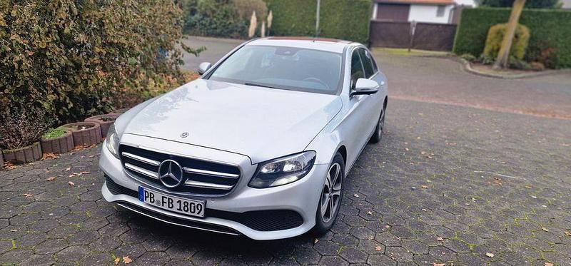 Silber Gebraucht 2019 Mercedes E300 Limousine | 30.500 € (Guter Preis) - Bild 1/4
