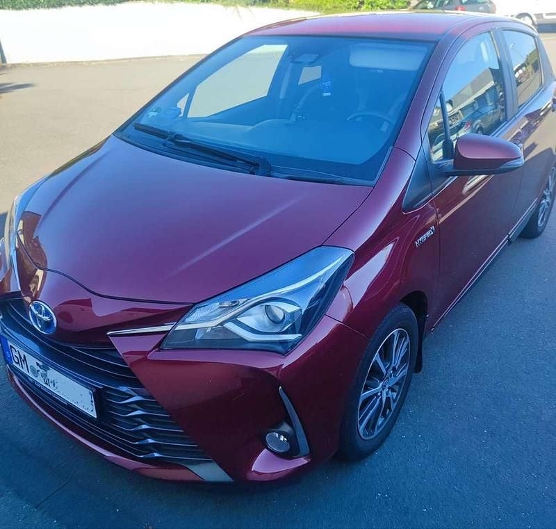 Gebraucht Toyota Yaris Hybrid Club 75 PS (55 kW) 2019 Rot Limousine