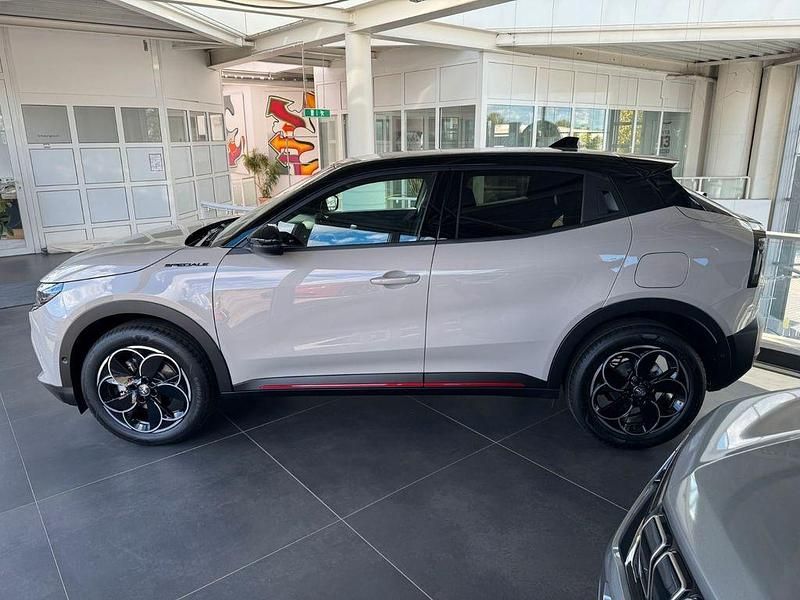 Neu Alfa Romeo GT Junior Edizione Speciale 136 PS (100 kW) 2025 Beige SUV