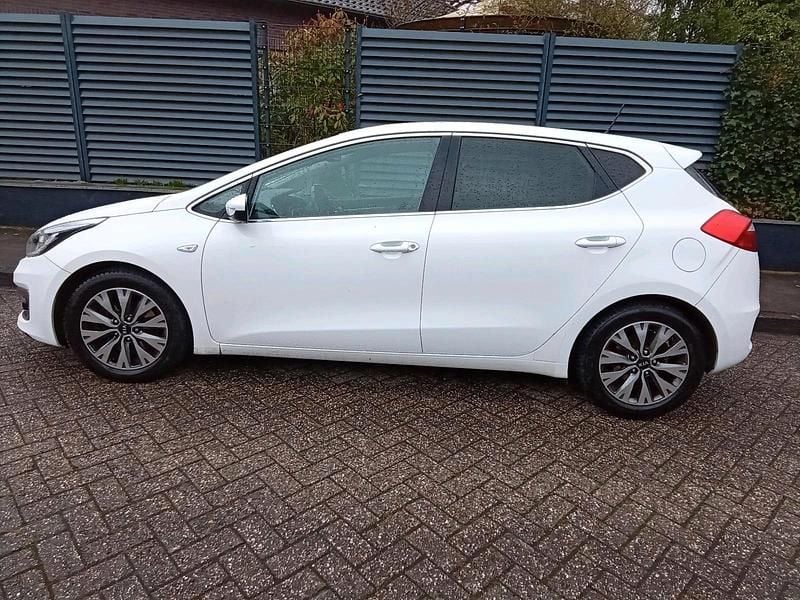 Gebraucht Kia Ceed 136 PS (100 kW) 2016 Weiß Kleinwagen