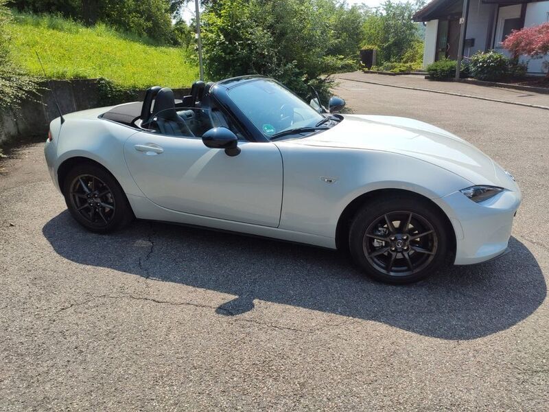 Weiß Gebraucht 2016 Mazda MX5 Exclusive-Line Cabrio | 15.900 € (Fairer Preis) - Bild 1/4
