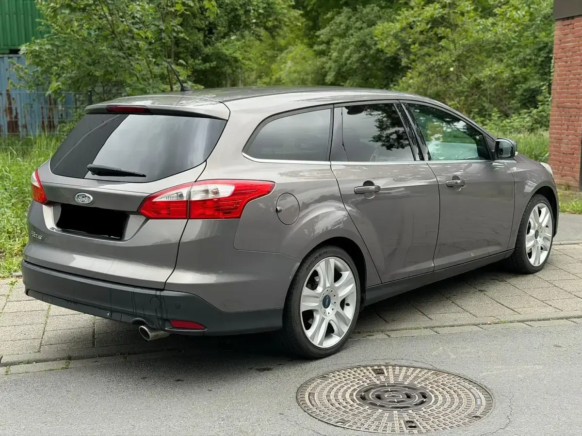 Gebraucht Ford Focus 163 PS (119 kW) 2012 Grau Kombi
