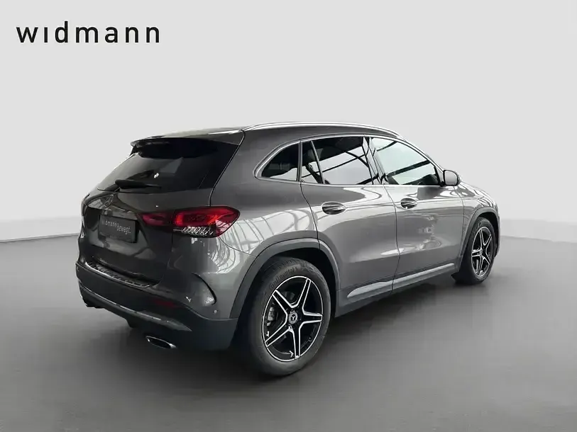 Gebraucht Mercedes GLA200 AMG line 150 PS (110 kW) 2023 Mountain grau metallic SUV