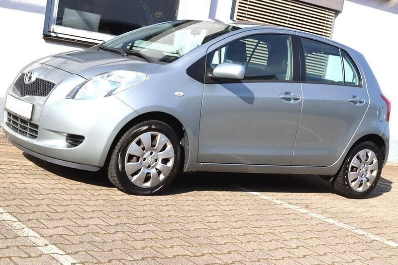 Gebraucht Toyota Yaris Sol 69 PS (50 kW) 2007 Medium silver metallic Kleinwagen