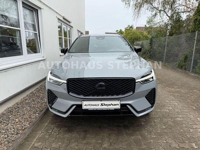 Neu Volvo XC60 Plus 250 PS (183 kW) 2025 Grau SUV