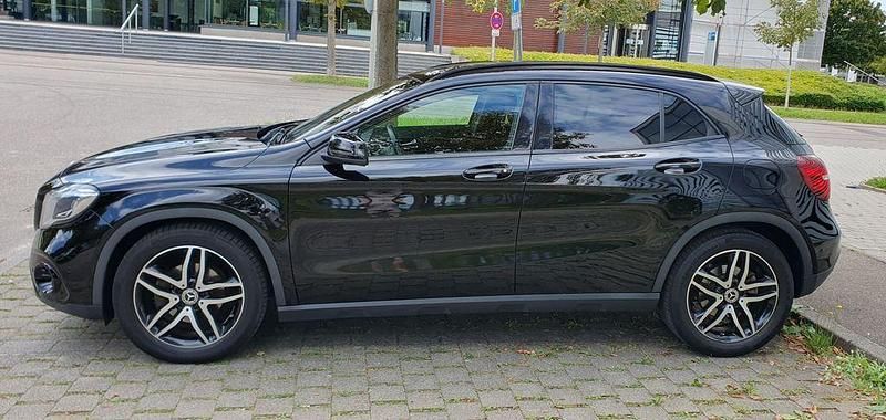 Gebraucht Mercedes GLA220 Urban 177 PS (130 kW) 2017 Schwarz SUV