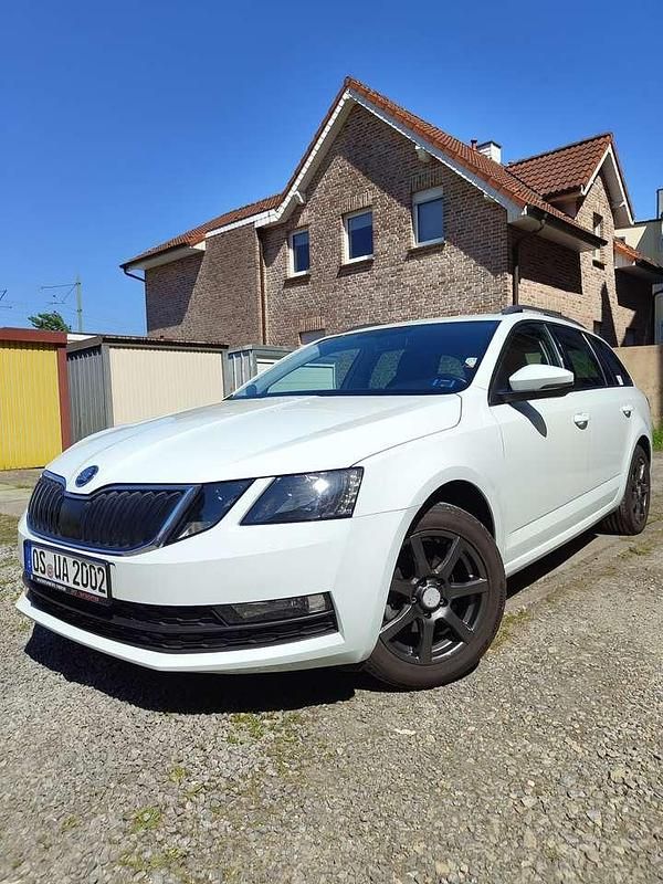 Weiß Gebraucht 2018 Skoda Octavia Clever Kombi | 7.600 € (Superpreis) - Bild 1/4