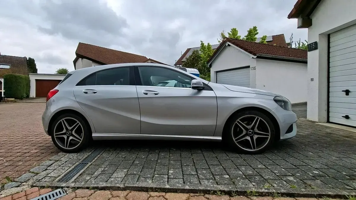 Gebraucht Mercedes A180 122 PS (89 kW) 2014 Silber Limousine