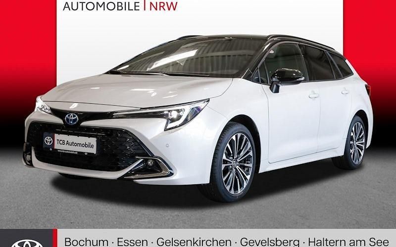 Weiß Gebraucht 2024 Toyota Corolla Comfort Limousine | 31.889 € (Teuer) - Bild 1/4