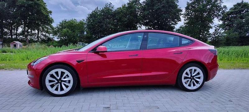 Gebraucht Tesla Model 3 Long Range AWD 366 kW (498 PS) 2022 Rot Limousine