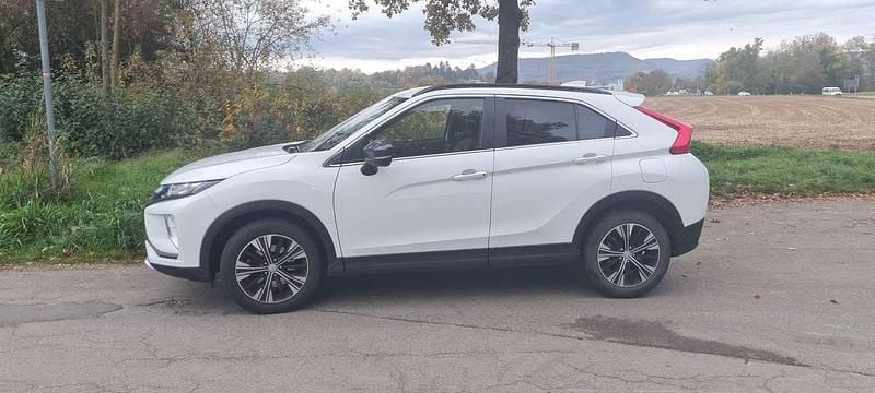 Weiß Gebraucht 2021 Mitsubishi Eclipse Cross SUV | 16.500 € (Guter Preis) - Bild 1/4