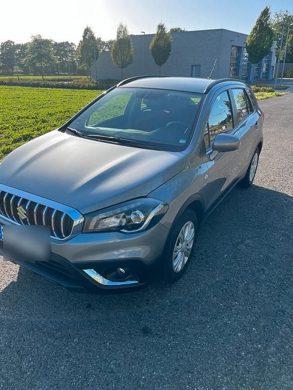 Grau Gebraucht 2020 Suzuki SX4 S-Cross SUV | 15.500 € (Guter Preis) - Bild 1/4
