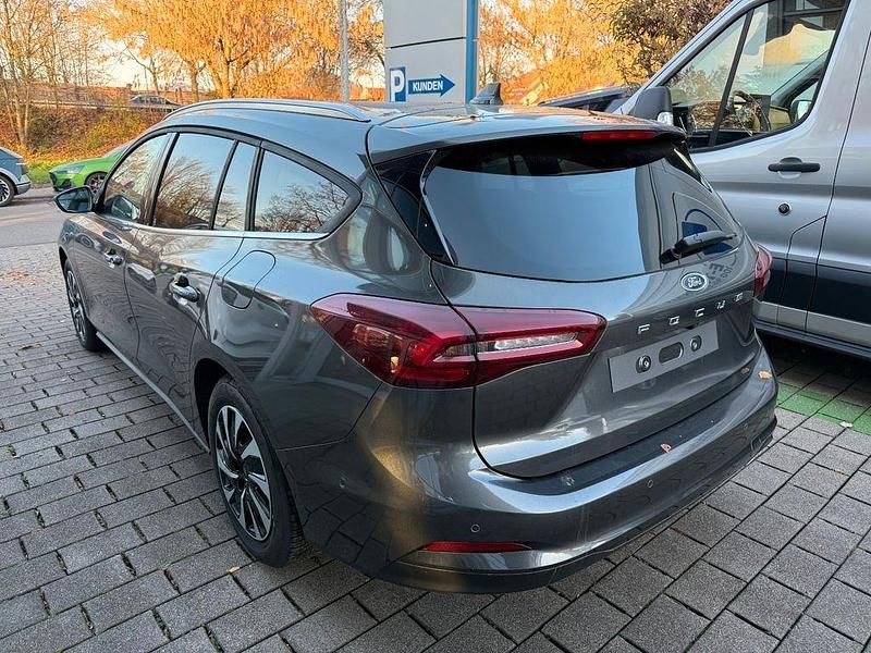 Gebraucht Ford Focus Titanium 155 PS (114 kW) 2025 Grau Limousine