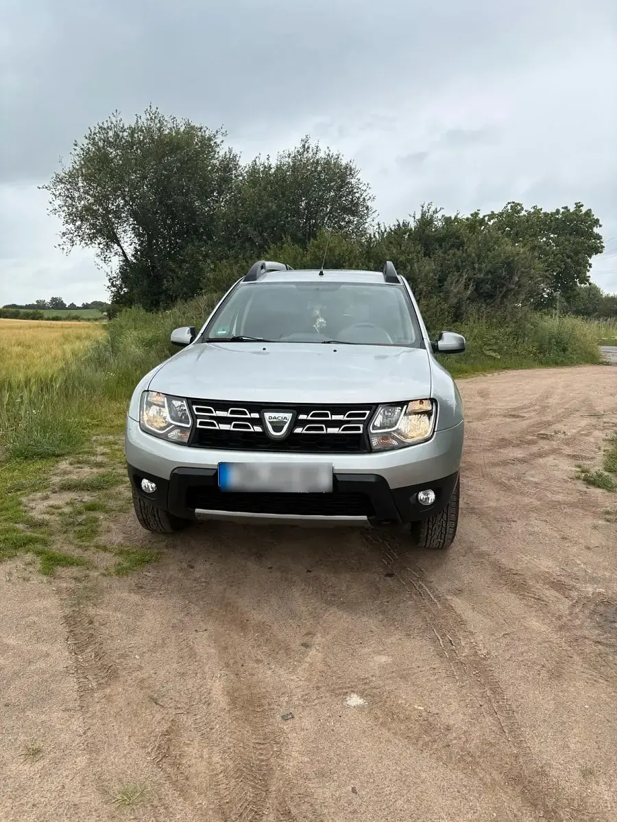 Gebraucht Dacia Duster Prestige 114 PS (83 kW) 2016 Silber SUV