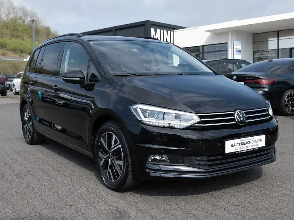 Gebraucht VW Touran Comfortline 150 PS (110 kW) 2024 Schwarz Van / Kleinbus