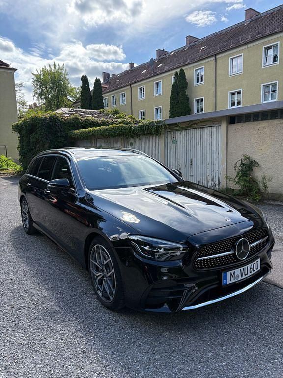 Gebraucht Mercedes E220 AMG 200 PS (147 kW) 2024 Schwarz Limousine