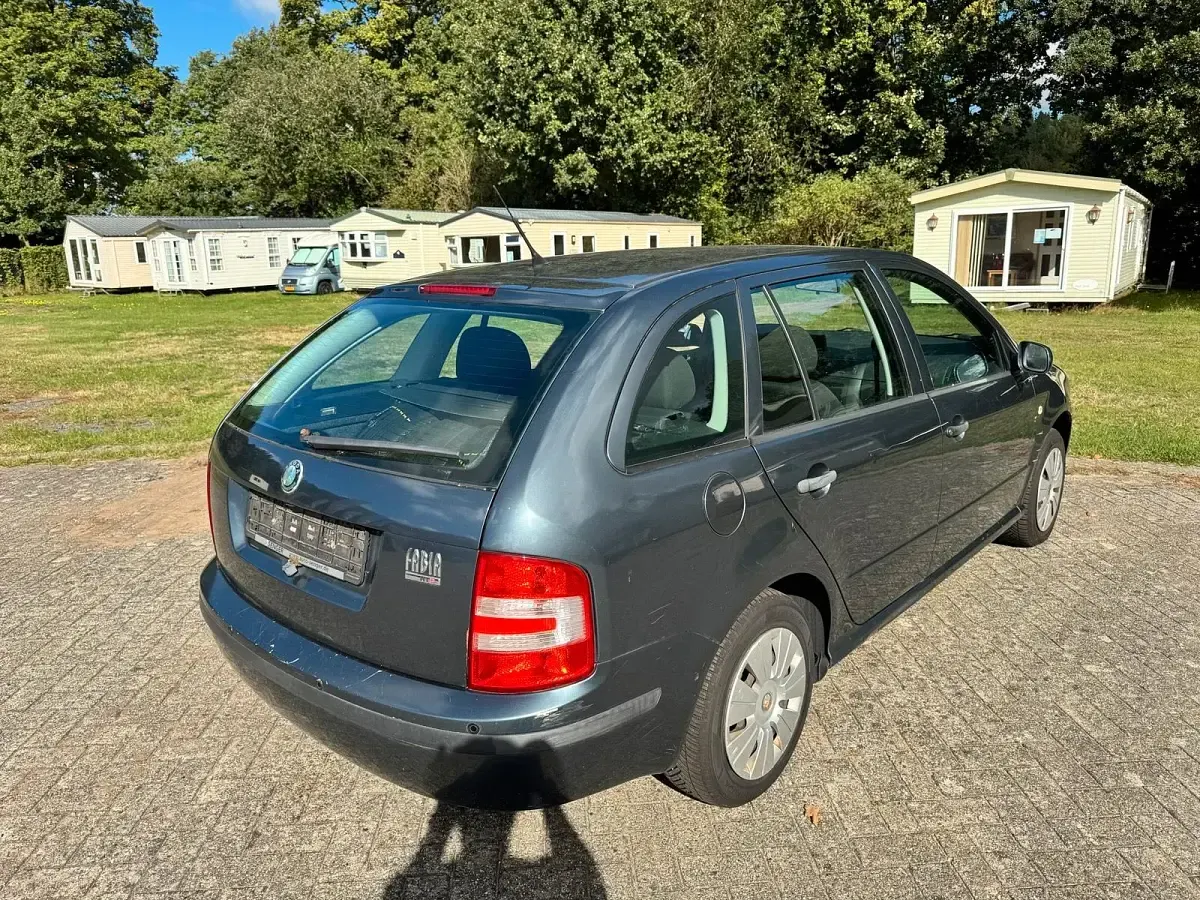 Używany Skoda Fabia 64 KM (47 kW) 2005 Szary Kombi