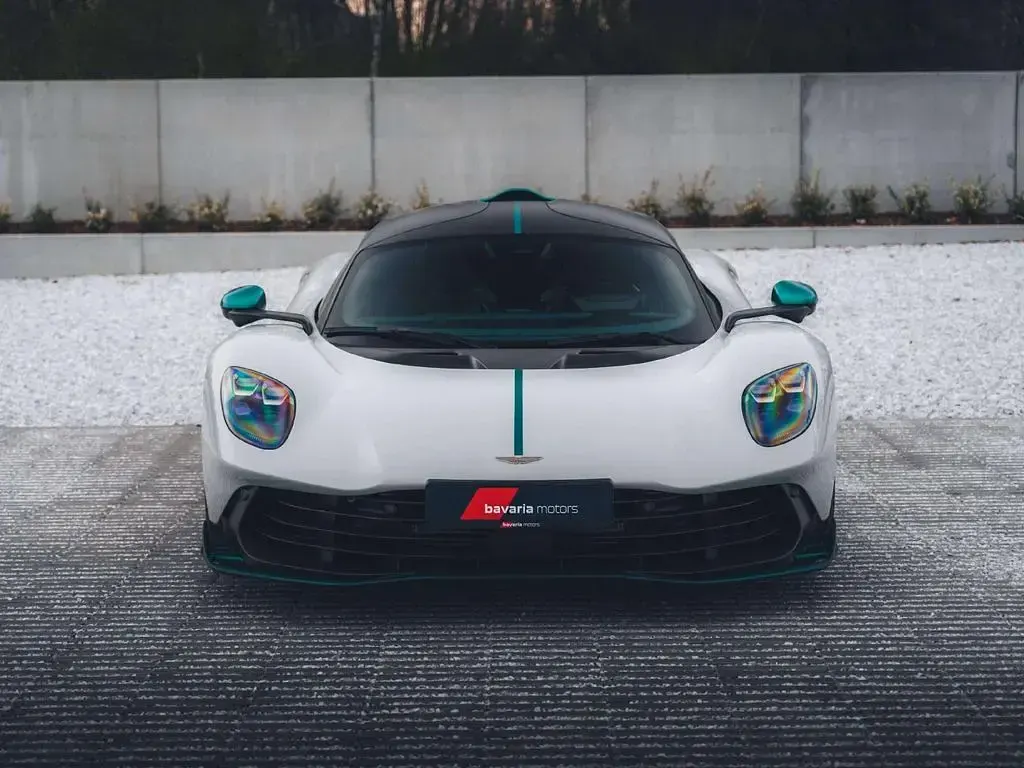 Neu Aston Martin Valhalla 2026 Grau Coupé